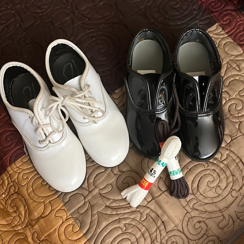 Bundles /Kids small Boy Shoes/ After six plus laces